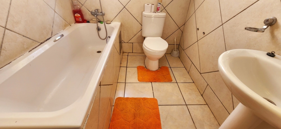 2 Bedroom Property for Sale in Oos Einde North West